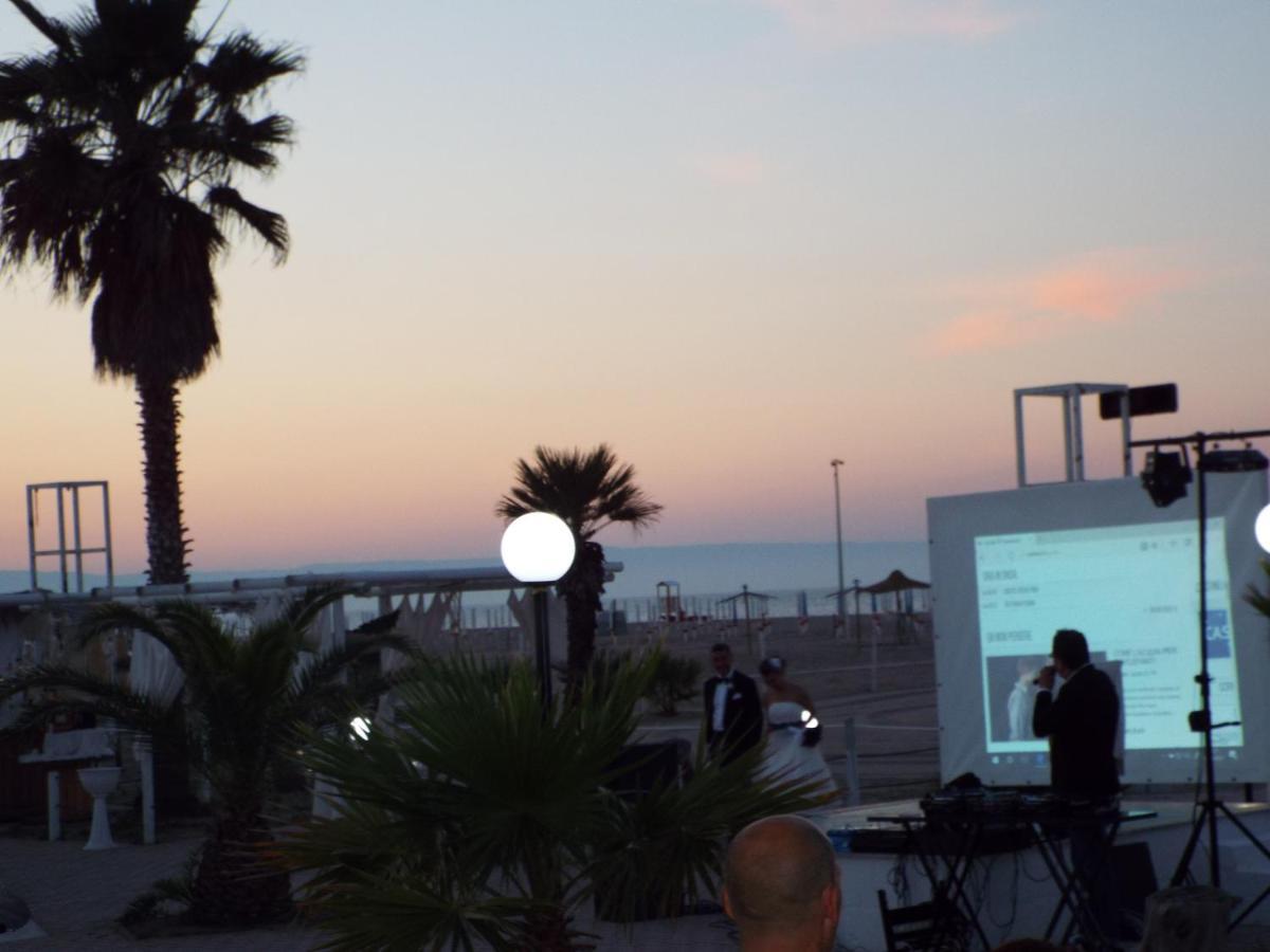 Torquemada Beach Club Margherita Di Savoia Exterior foto