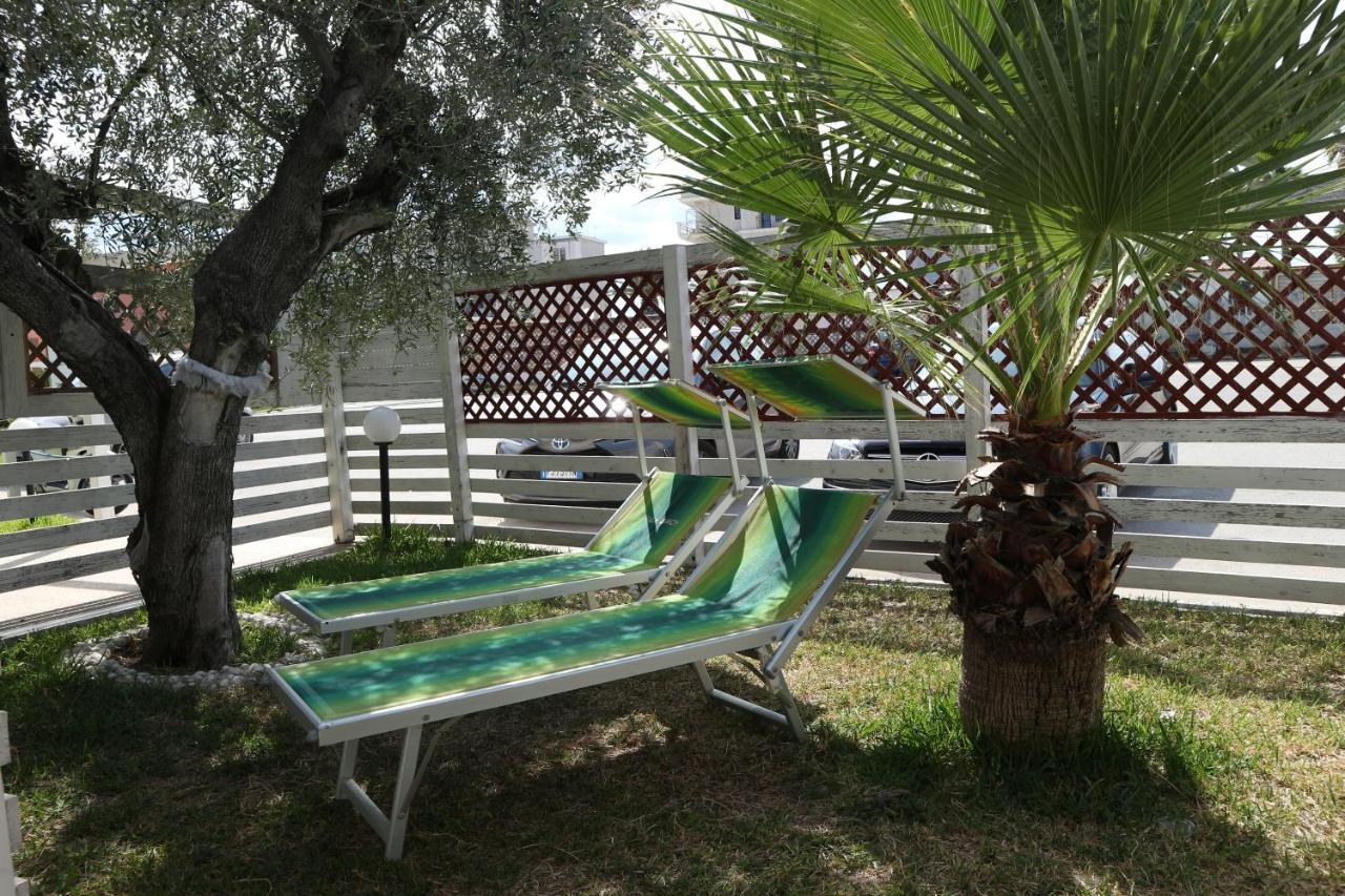 Torquemada Beach Club Margherita Di Savoia Exterior foto