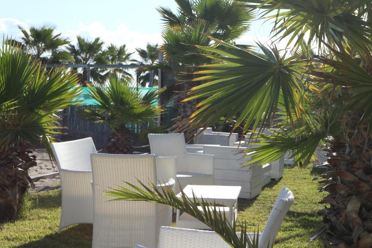Torquemada Beach Club Margherita Di Savoia Exterior foto